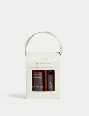 marksandspencer_XMAS2023_GIFTSHOP_T20_0628_Apothecary CALM darkova kosmeticka sada_sprchovy gel a aromaticky olej_levandule pomeranc drevo_249Kc.jpg